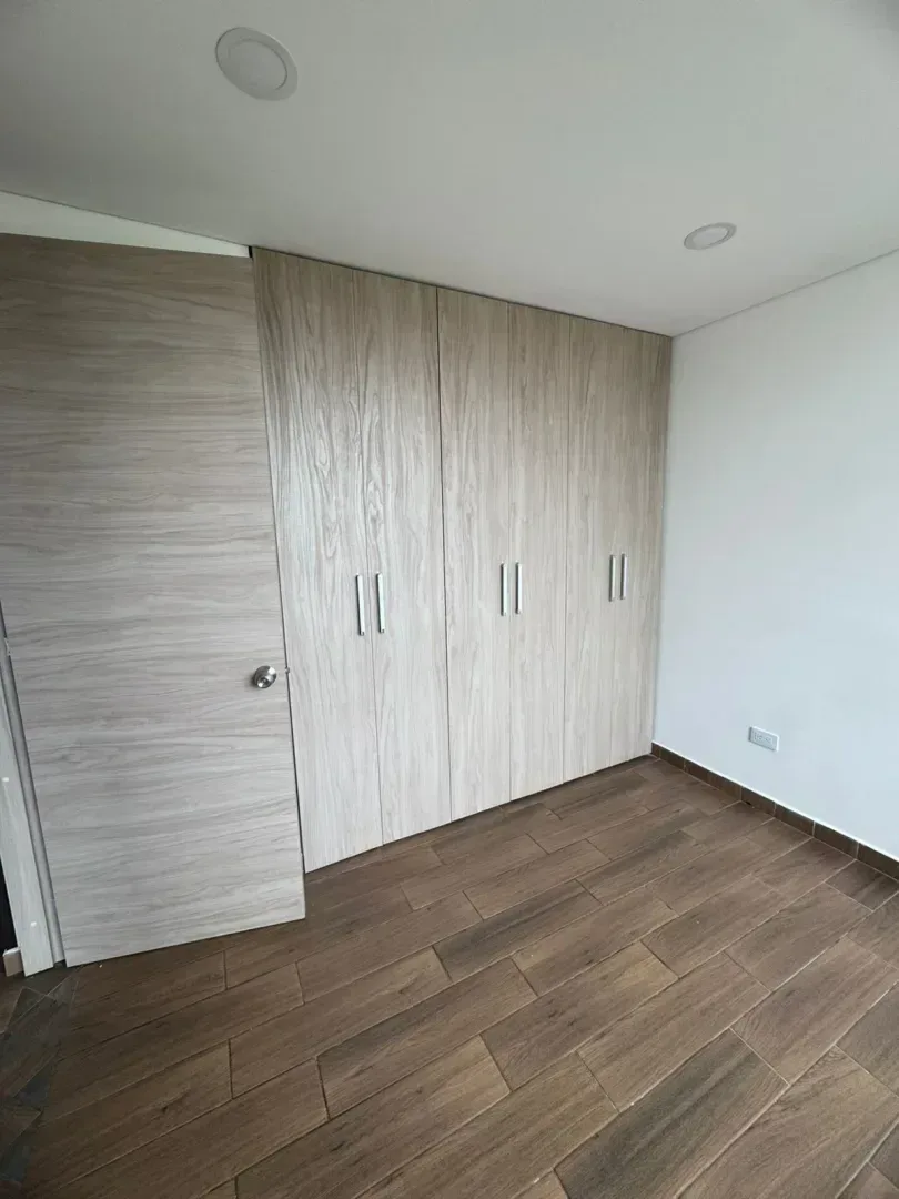 Habitación secundaria con closet - Apartamento Urbano Park 715